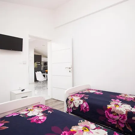 App Sara Apartment *
