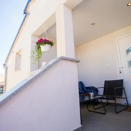Apartman App Sara Kanfanar